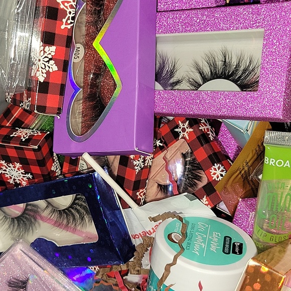 Mystery Goodie Bundles - Picture 4 of 13